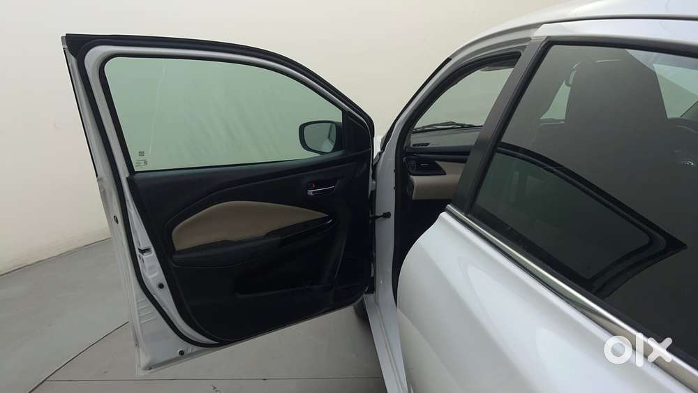 Toyota Glanza 1.2 V Amt, 2025, Petrol