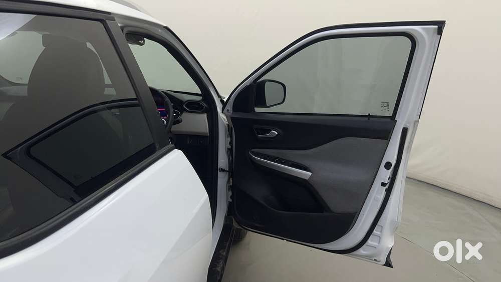 Nissan Magnite 1.0 Xv, 2023, Petrol