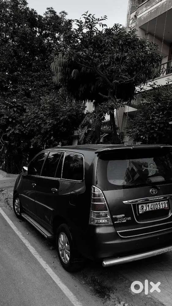 Toyota Innova Vx 7 Petrol 2011