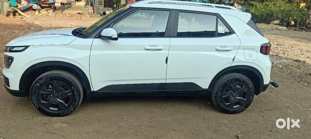 Hyundai Venue Petrol Manual 2024