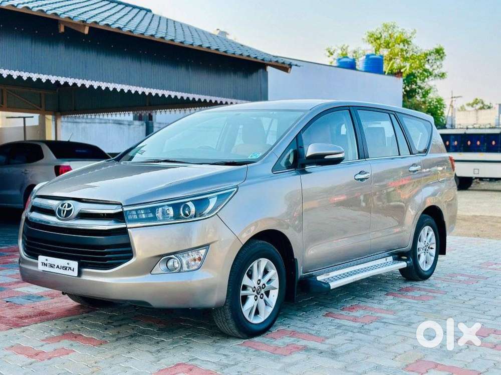 Toyota Innova Crysta 2.4 V, 2016