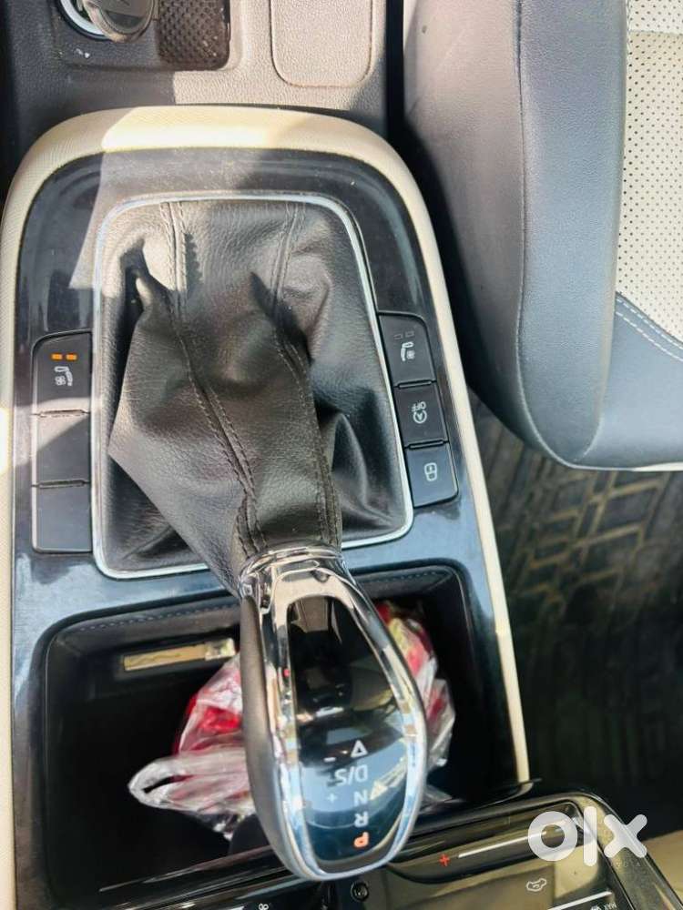 Skoda Slavia Style 1.0l Tsi At, 2022, Petrol