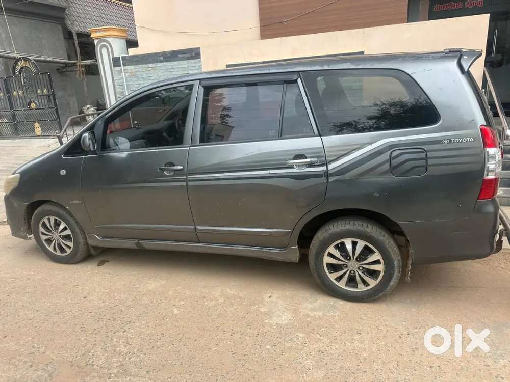 2nd Toyota Innova 2015 Diesel Manual 250000 Km Driven