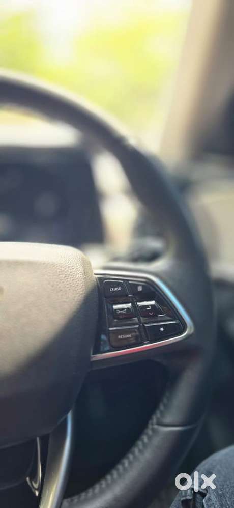Mahindra Xuv700 2.2 Ax 7 Diesel At Luxury Pack Str, 2023, Diesel