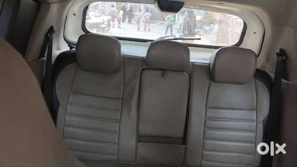 Mahindra Kuv 100 2017