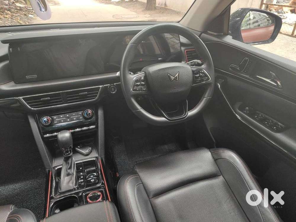 Mahindra Xuv700 2.2 Ax 7 Diesel At Luxury Pack Str Awd, 2024, Diesel