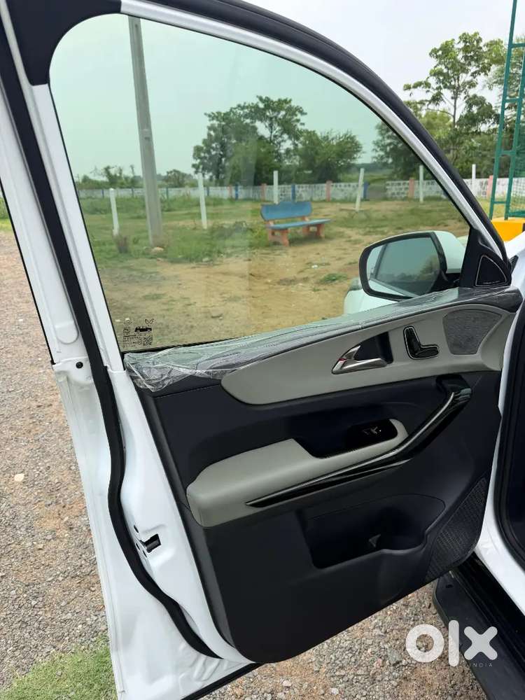 Mahindra Xev 9s 2026 Electric 10000 Km Driven