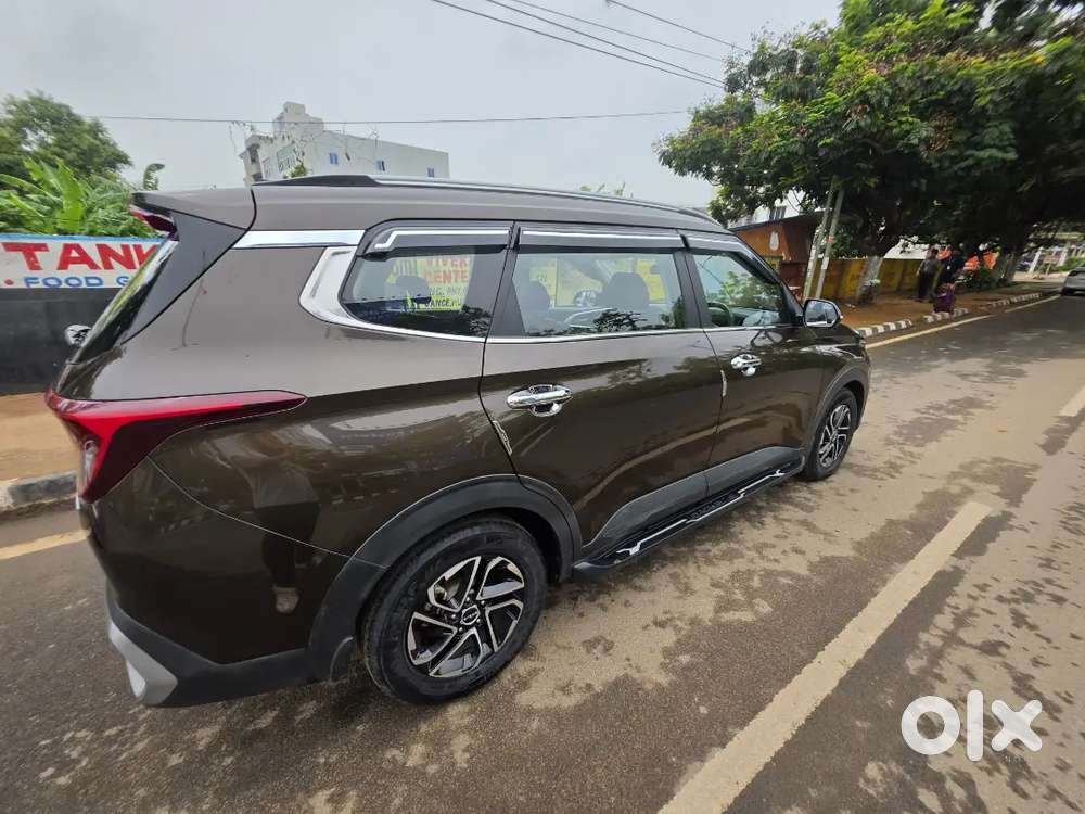 2022 Kia Carens Prestige Plus  Petrol At  31,000 Km