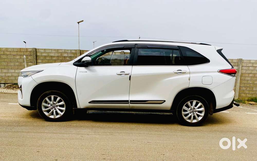 Toyota Innova Hycross 2.0 Vx Hybrid 7 Str, 2023, Petrol