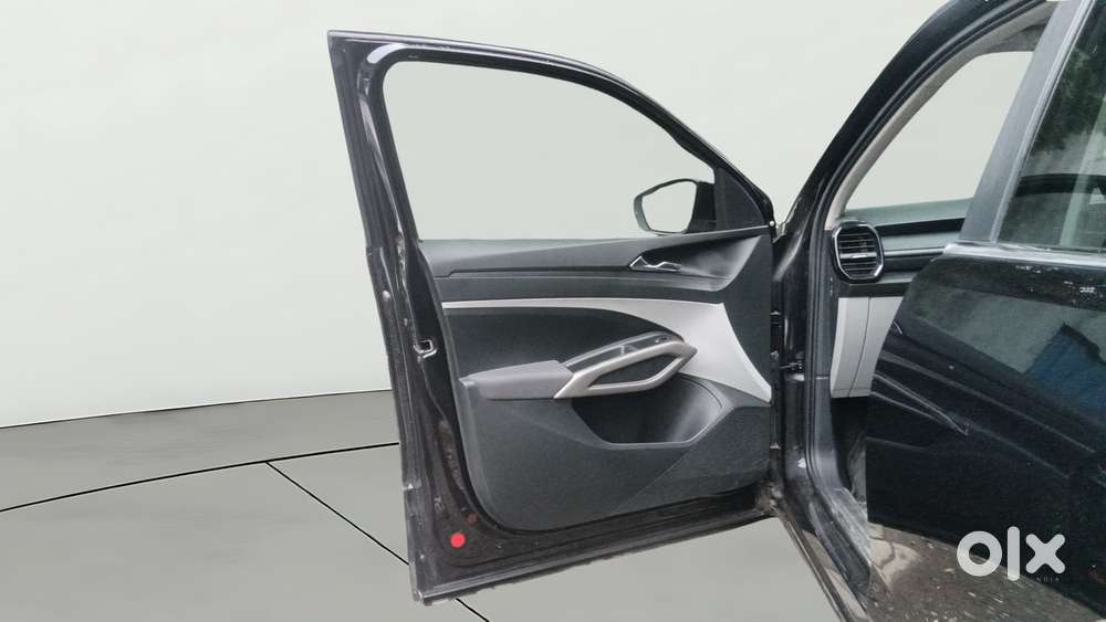 Skoda Kylaq Signature, 2025, Petrol