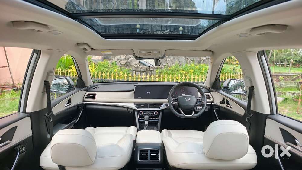 Mahindra Xuv700 2.2 Ax 7 Diesel At Str, 2025, Diesel