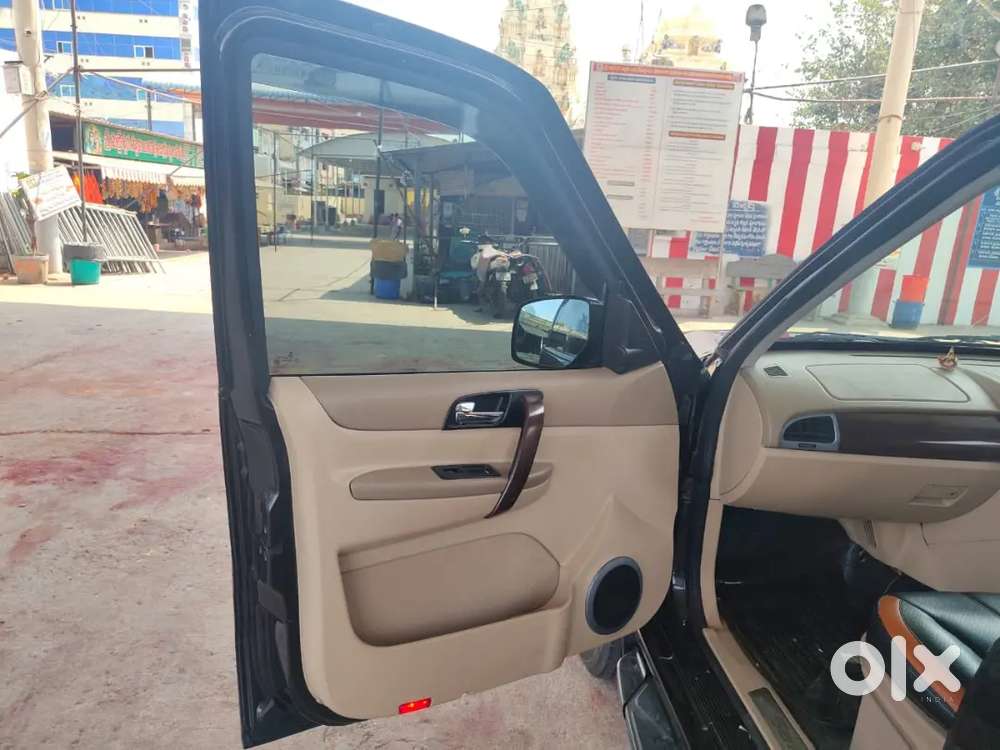 Tata Safari Storme 2015