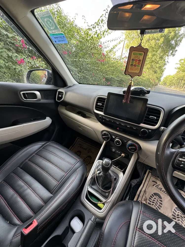 Hyundai Venue 2025 Petrol Well Maintained