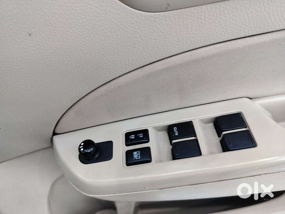 Maruti Suzuki Swift Dzire 1.2 Vxi Bsiv, 2015, Petrol