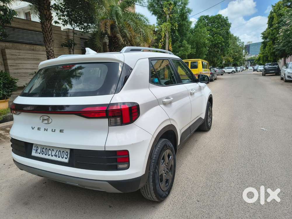 Hyundai Venue Petrol 2024