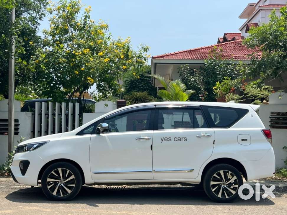 Toyota Innova Crysta 2.8 Z, 2022, Petrol