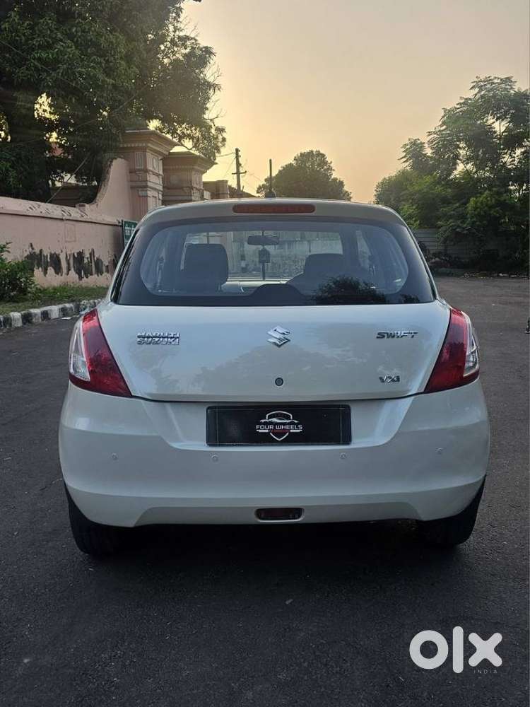 Maruti Suzuki Swift Vxi 1.2 Abs Bs-iv, 2017, Petrol