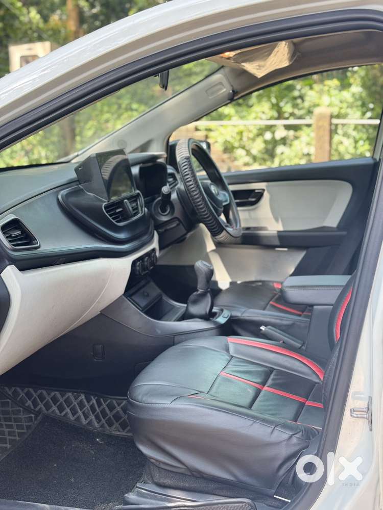 Tata Altroz 1.2 Xe, 2025, Petrol