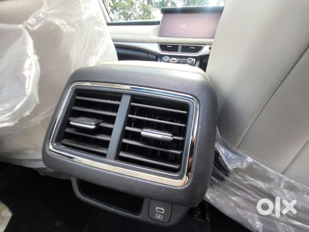 Mahindra Xuv700 Ax7 Luxury Pack Awd, 2025, Diesel