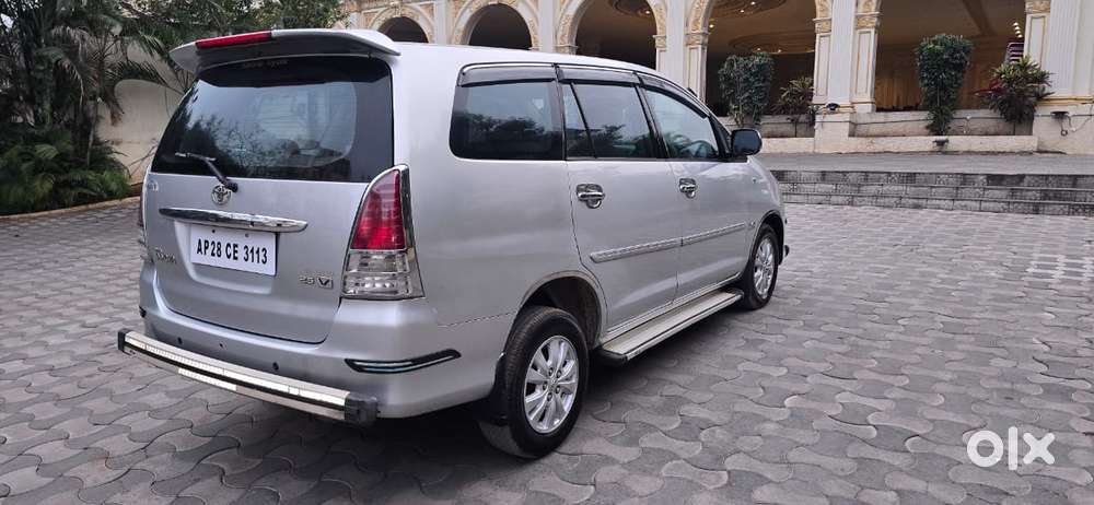 Toyota Innova 2004-2011 2.5 V Diesel 8-seater, 2010, Diesel
