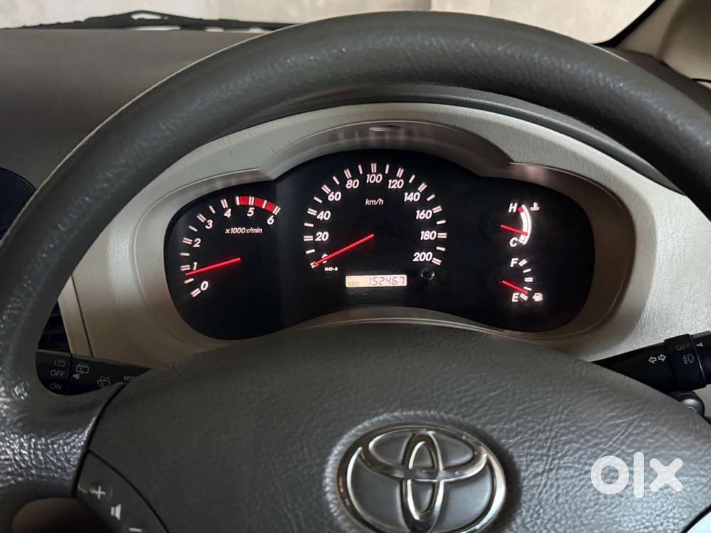 Toyota Innova Diesel 2011 V Version Car