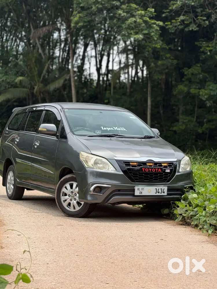 Toyota Innova 2.5 V 2010 Orignal Kl Family Used