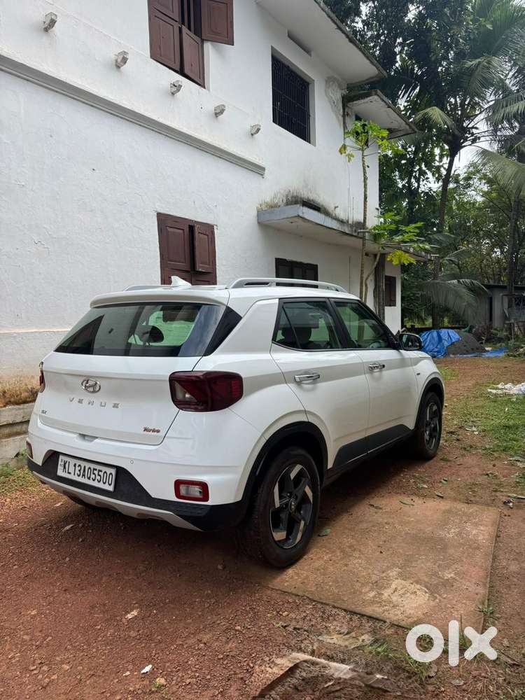 Hyundai Venue Full Option 2019 Petrol 46000 Km Driven