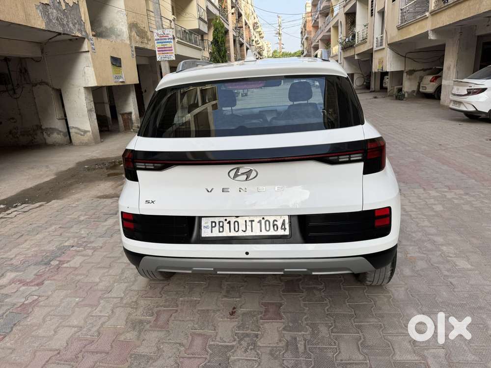 Hyundai Venue 1.2 S (o), 2024, Petrol