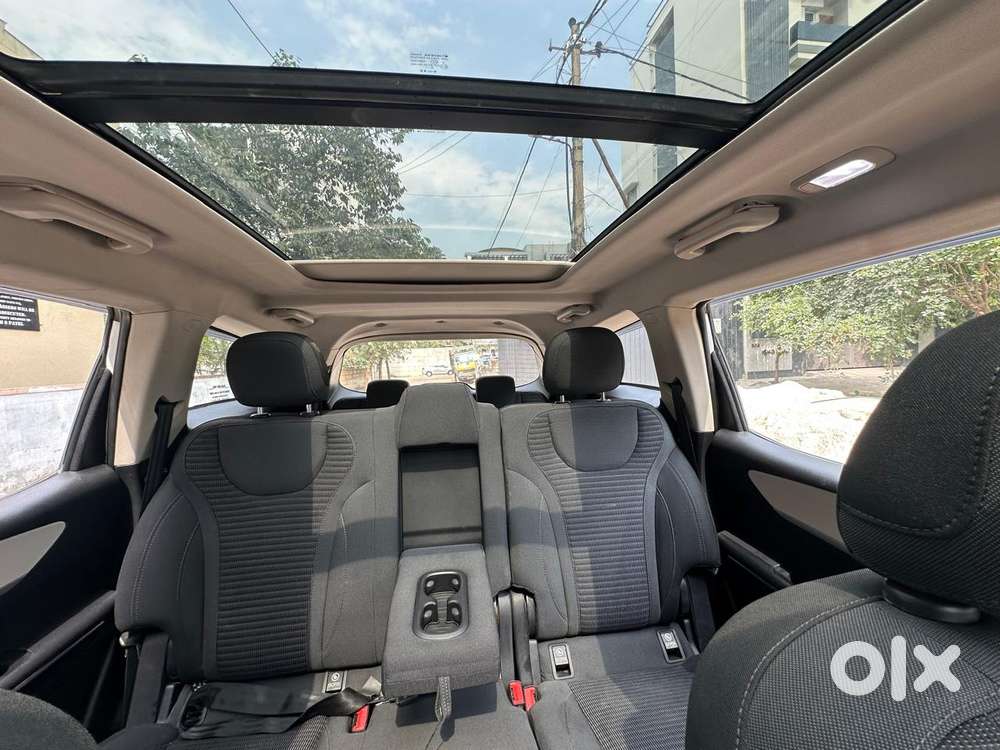 Mahindra Xuv700 2.0 Ax 5 Petrol Mt 7 Str, 2022, Petrol