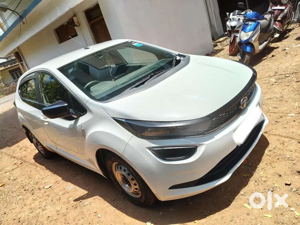 Car Model Name- Tata Altroz Xe 12