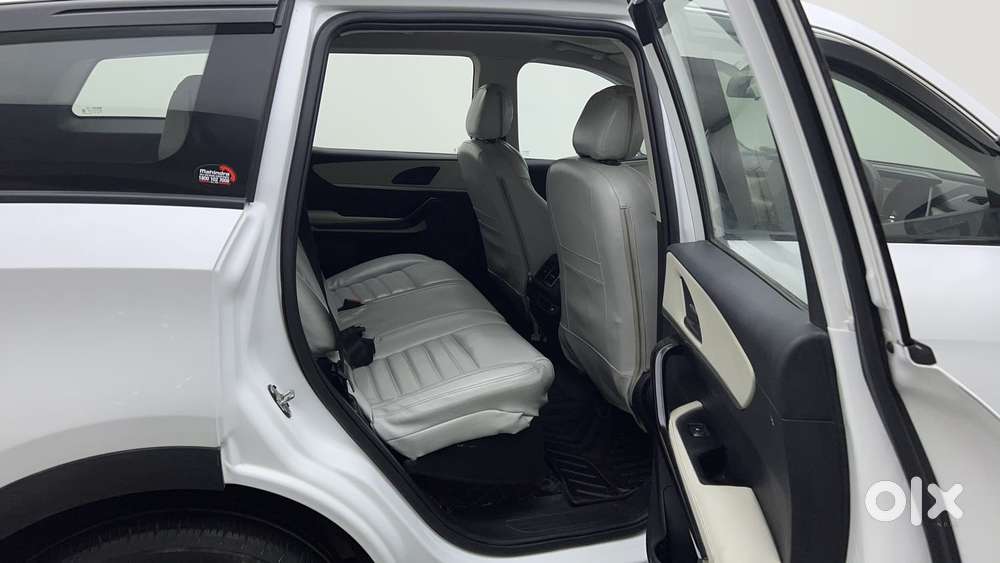 Mahindra Xuv700 2.0 Ax 5 Petrol Mt Str, 2022, Petrol