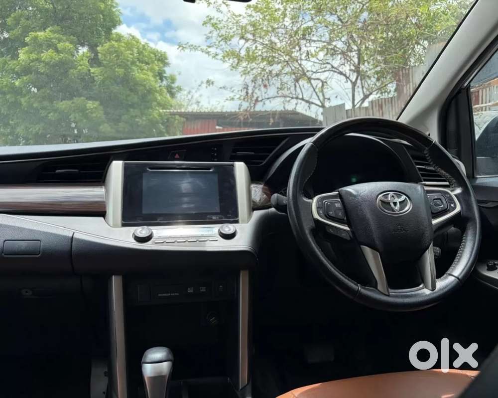 Toyota Innova Crysta 2.8 Zx At 7 Seater, 2016, Diesel