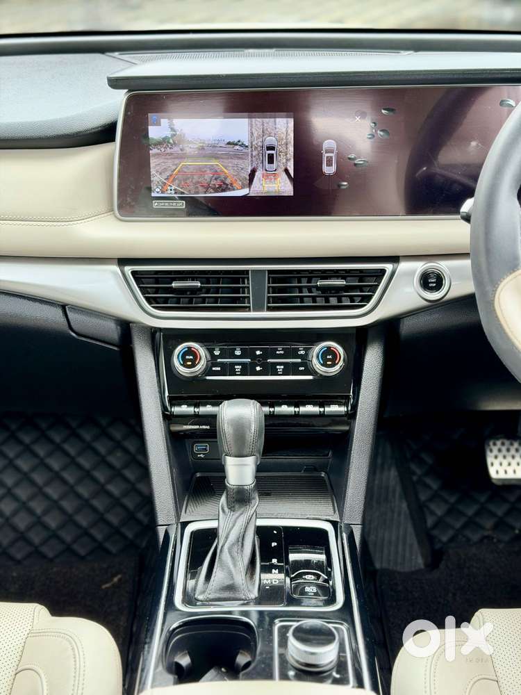 Mahindra Xuv700 2.2 Ax 7 Diesel At Luxury Pack Str Awd, 2023, Diesel