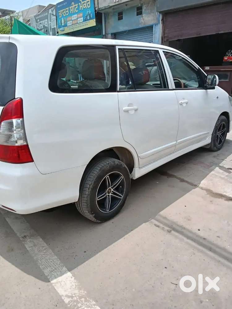 Toyota Innova 2.5 V 2014