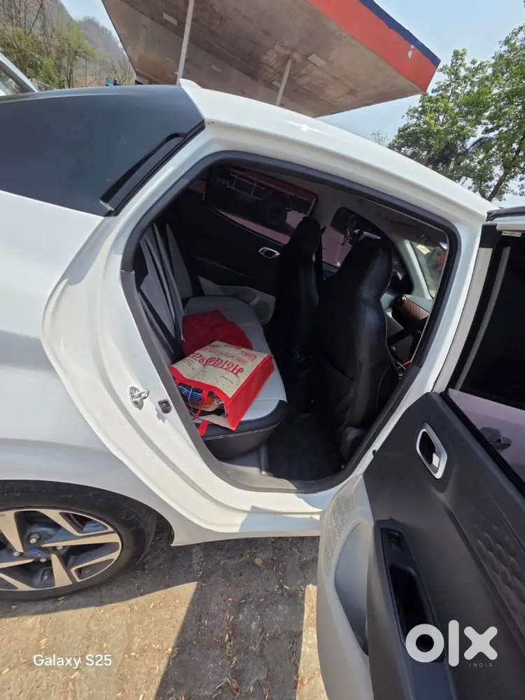 Hyundai Aura 2023 Cng & Hybrids 35420 Km Driven