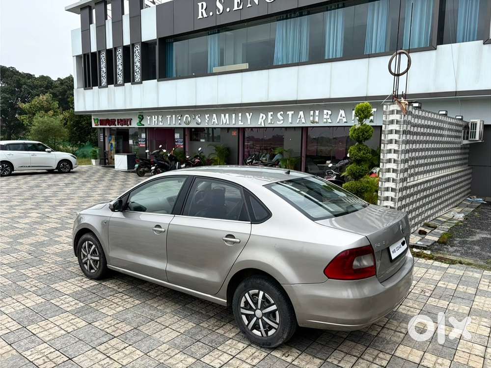Skoda Rapid Elegance 2013