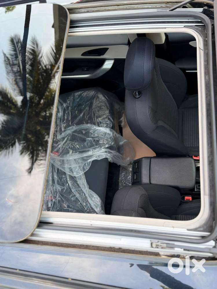 Mahindra Xuv700 2.0 Ax 5 Petrol Mt 7 Str, 2024, Petrol