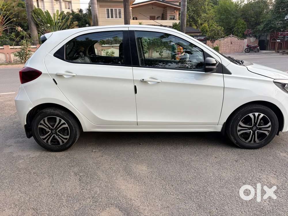 Tata Tiago 1.2 Revotron Xt (o), 2023, Petrol