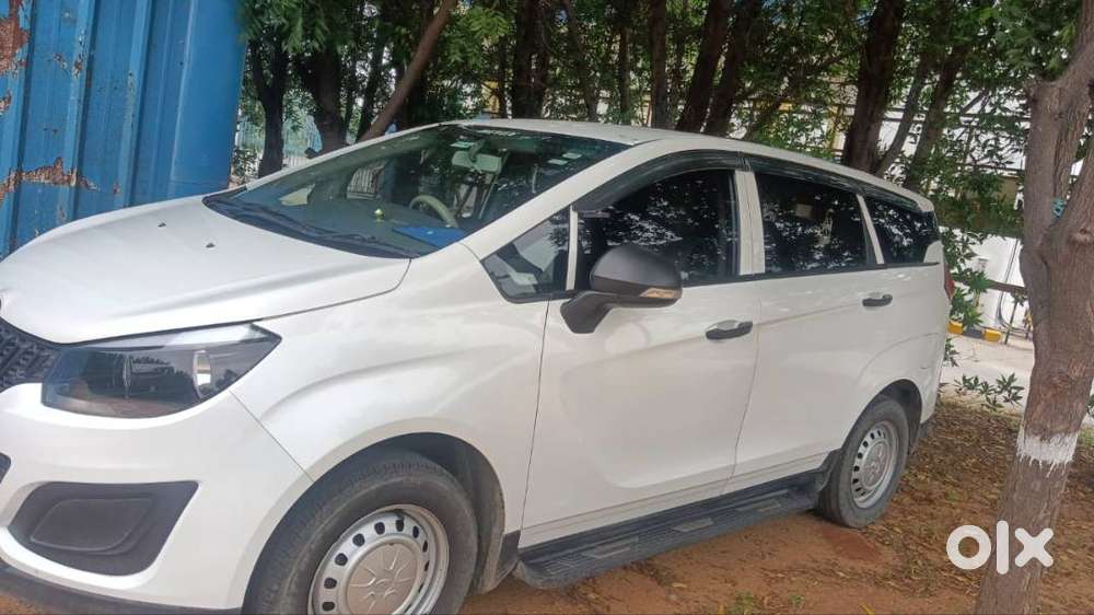 Mahindra Marazzo M2