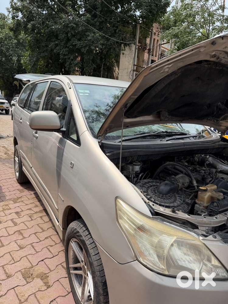 Toyota Innova 2012 Diesel Well Maintained