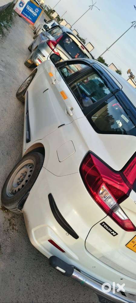 White Maruti Suzuki Ertiga Tour M
