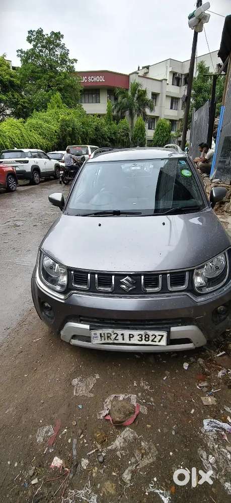 Features, Key Less Entry, Alloy Wheel, Music System