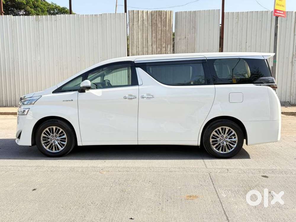 Toyota Vellfire 2.5 Hybrid, 2023, Petrol