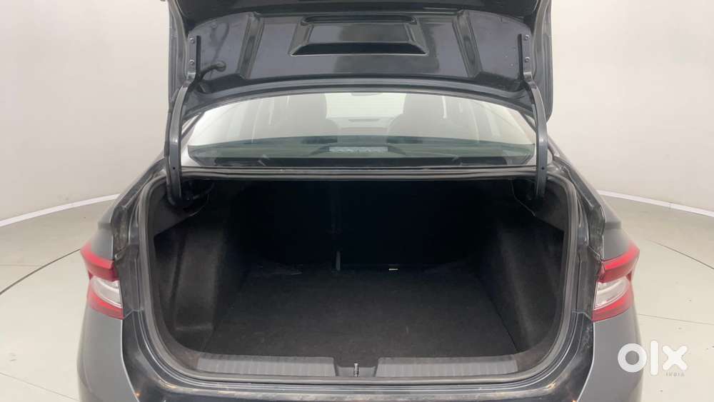 Skoda Slavia Style 1.0l Tsi Mt, 2023, Petrol