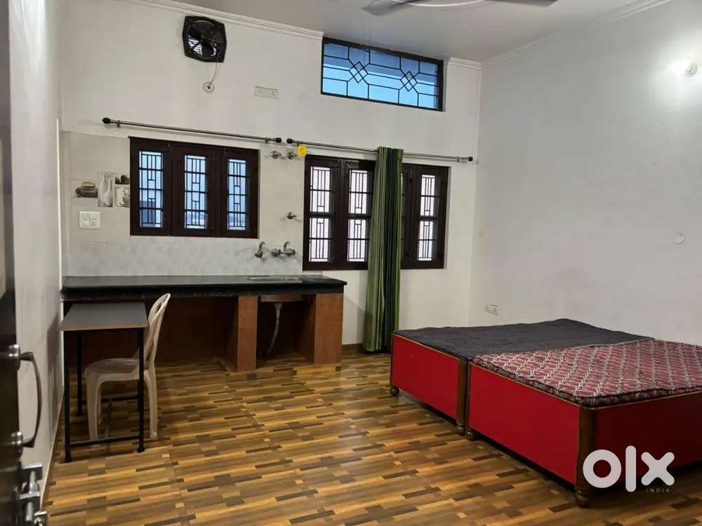 For working professionals ( male female) and girls students 1 room set
