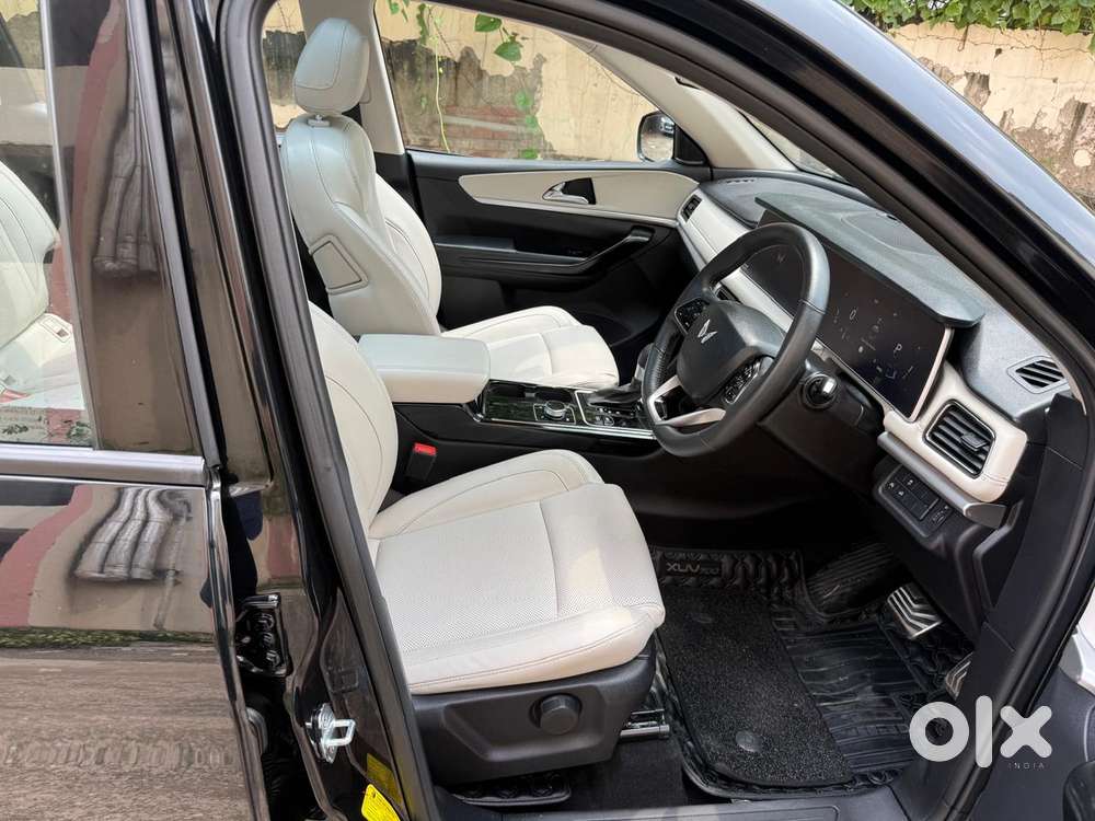 Mahindra Xuv700 2.0 Ax 7 Petrol At Luxury Pack Str, 2026, Petrol