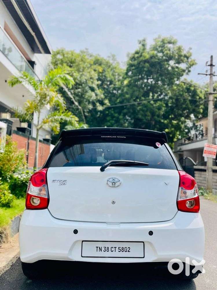 Toyota Etios Liva V Dual Tone, 2019, Petrol