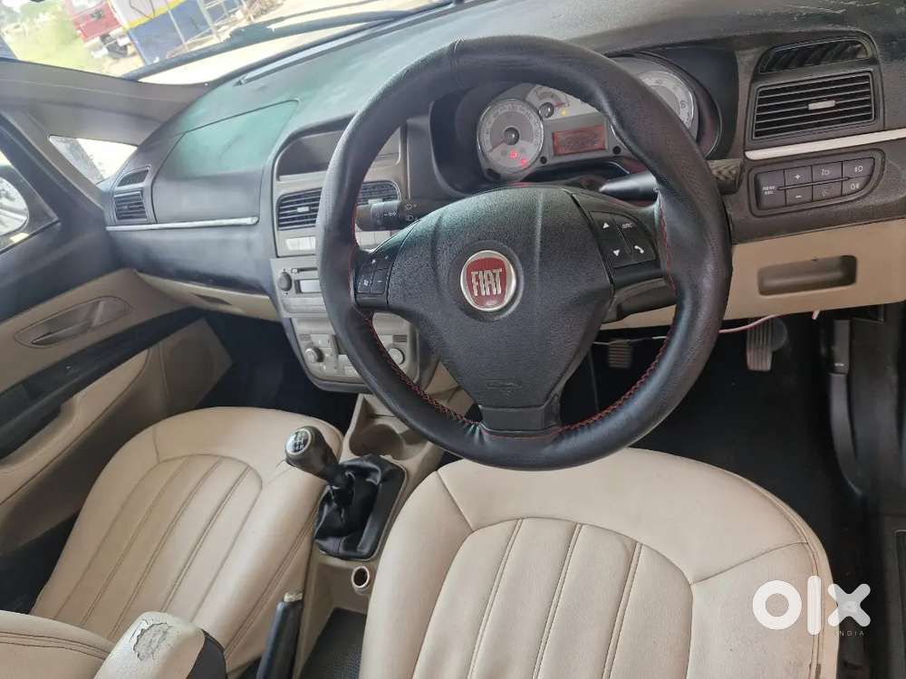 Fiat Linea Emotion 2011 Car