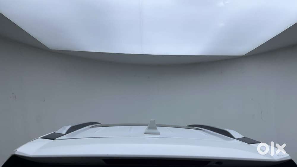 Mahindra Xuv700 2.2 Ax 7 Diesel Mt Luxury Pack Str, 2022, Diesel