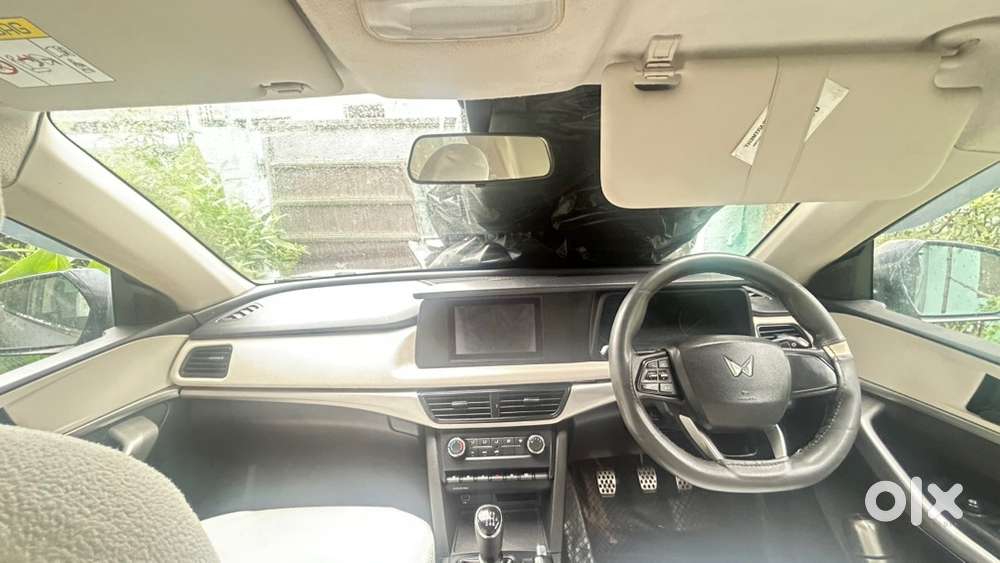 Mahindra Xuv700 2024 Diesel Well Maintained